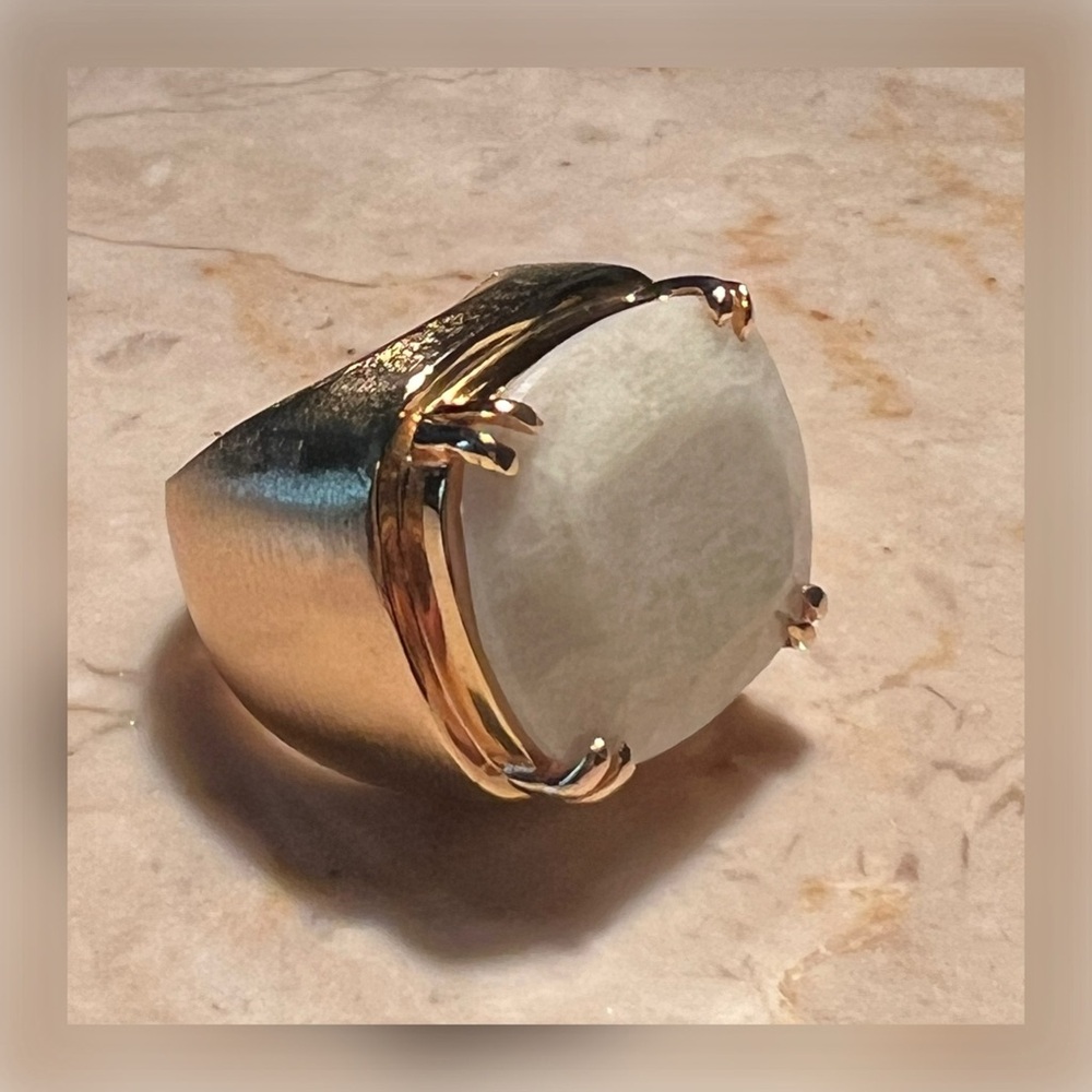 FACETED AGATE RING SQUARE SHAPED IN YELLOW GOLD